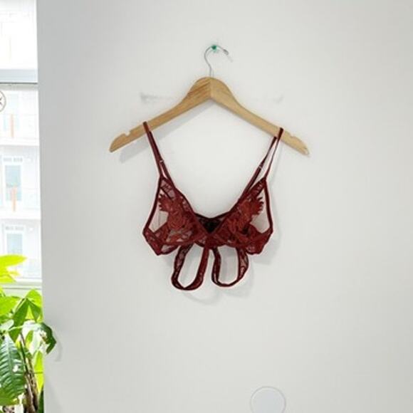 NEW Urban Outfitters Red Lace Bralette Size Medium - Picture 1 of 5